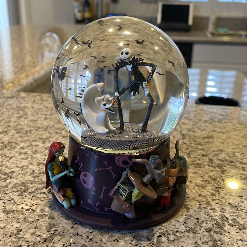 Nightmare before Christmas snow globe
